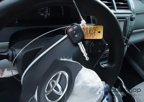 2014 Toyota Camry Le z USA, uszkodzony, nr VIN 4T1BF1FK2EU405682